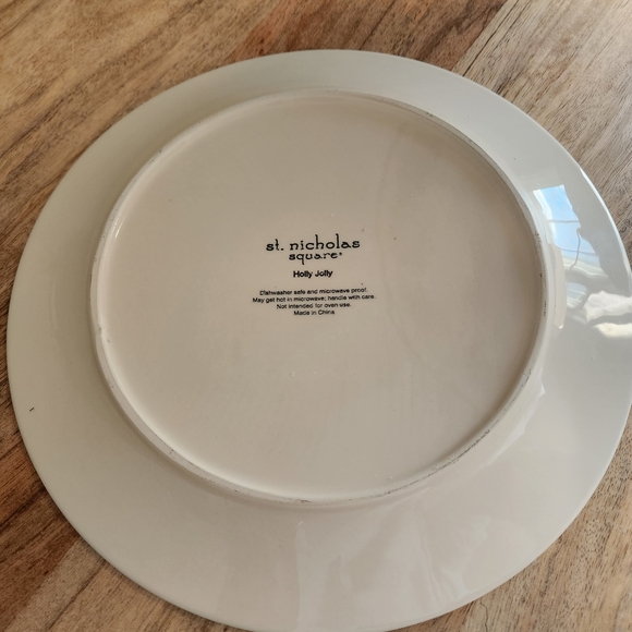 St. Nicholas Square Holly Jolly Holly Berry Dinner/Serving Plate - Picture 4 of 9